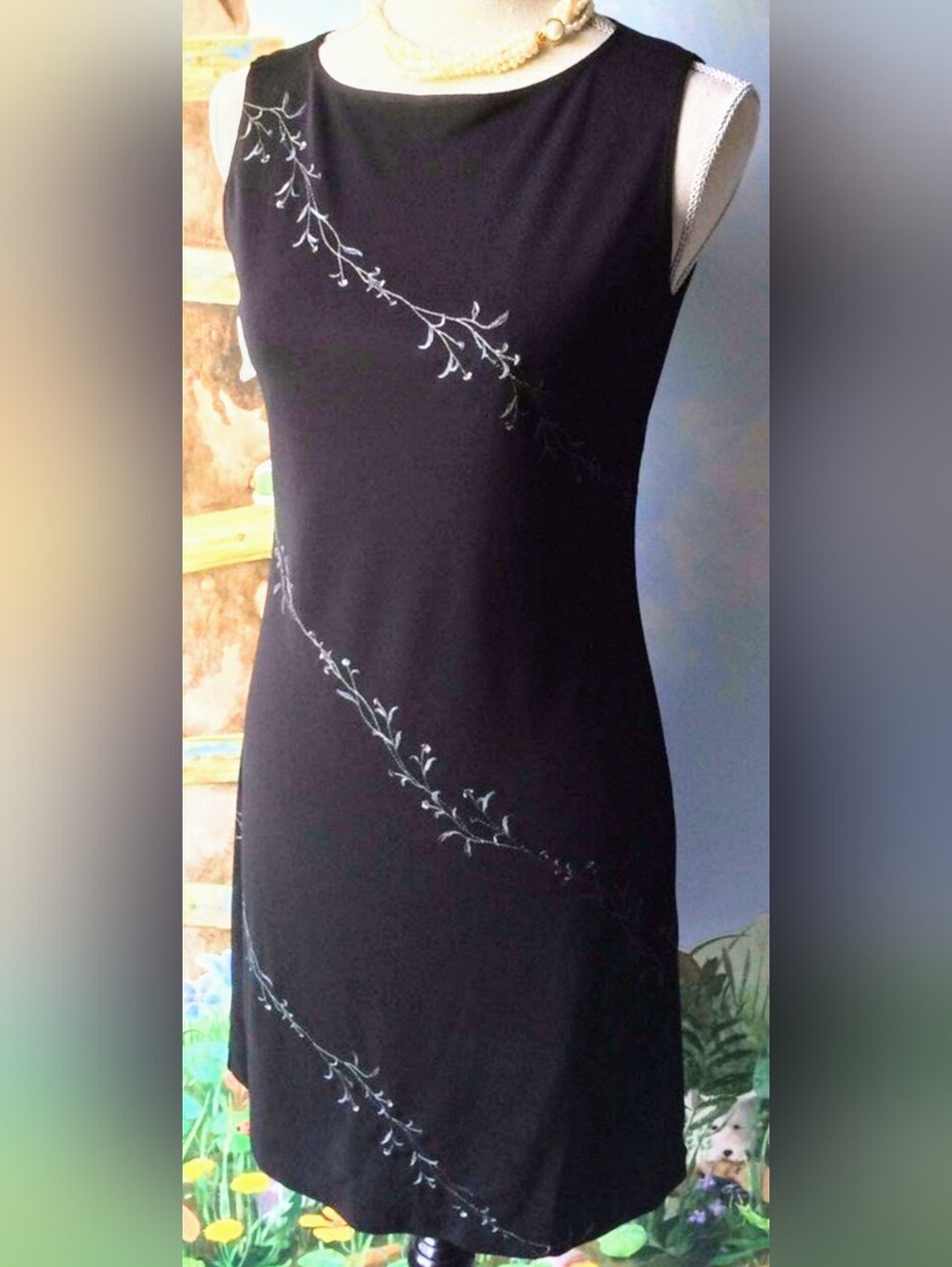 Loft Classic Sleeveless Black Dress With Embroidery